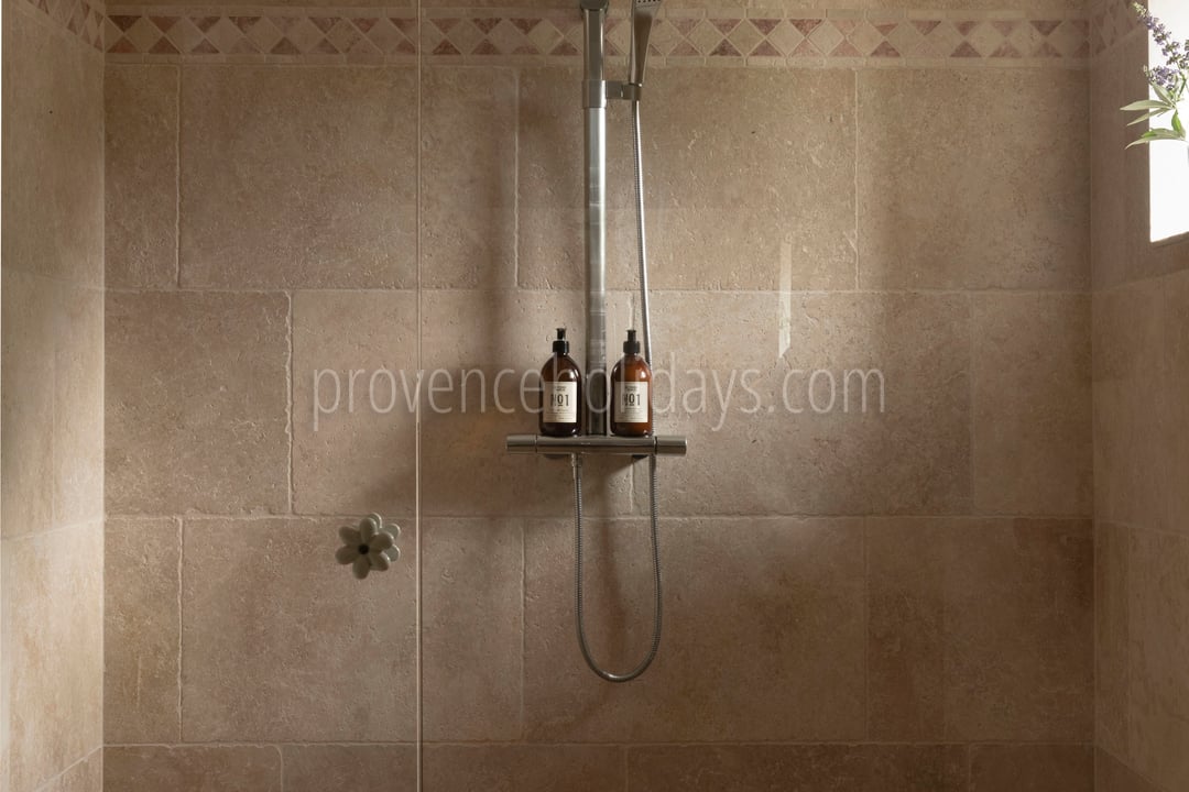 141 - Mas du Carlet: Villa: Bathroom 1