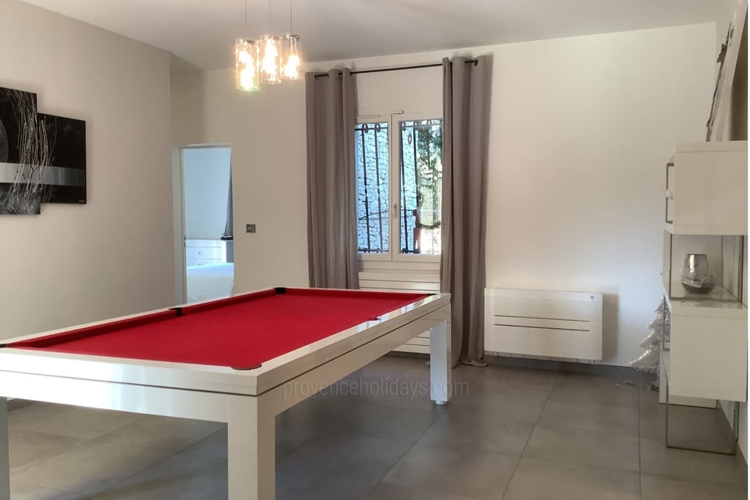 8 - Mas Orgon: Villa: Interior
