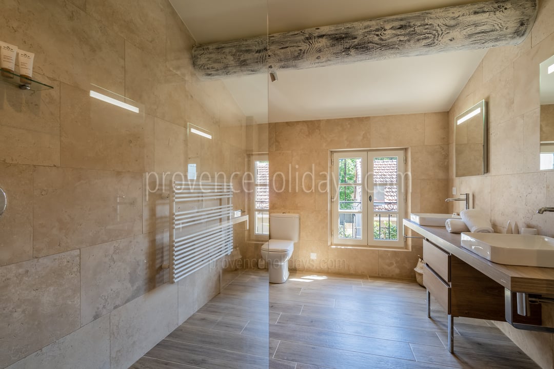 31 - Mas des Amandes: Villa: Bathroom