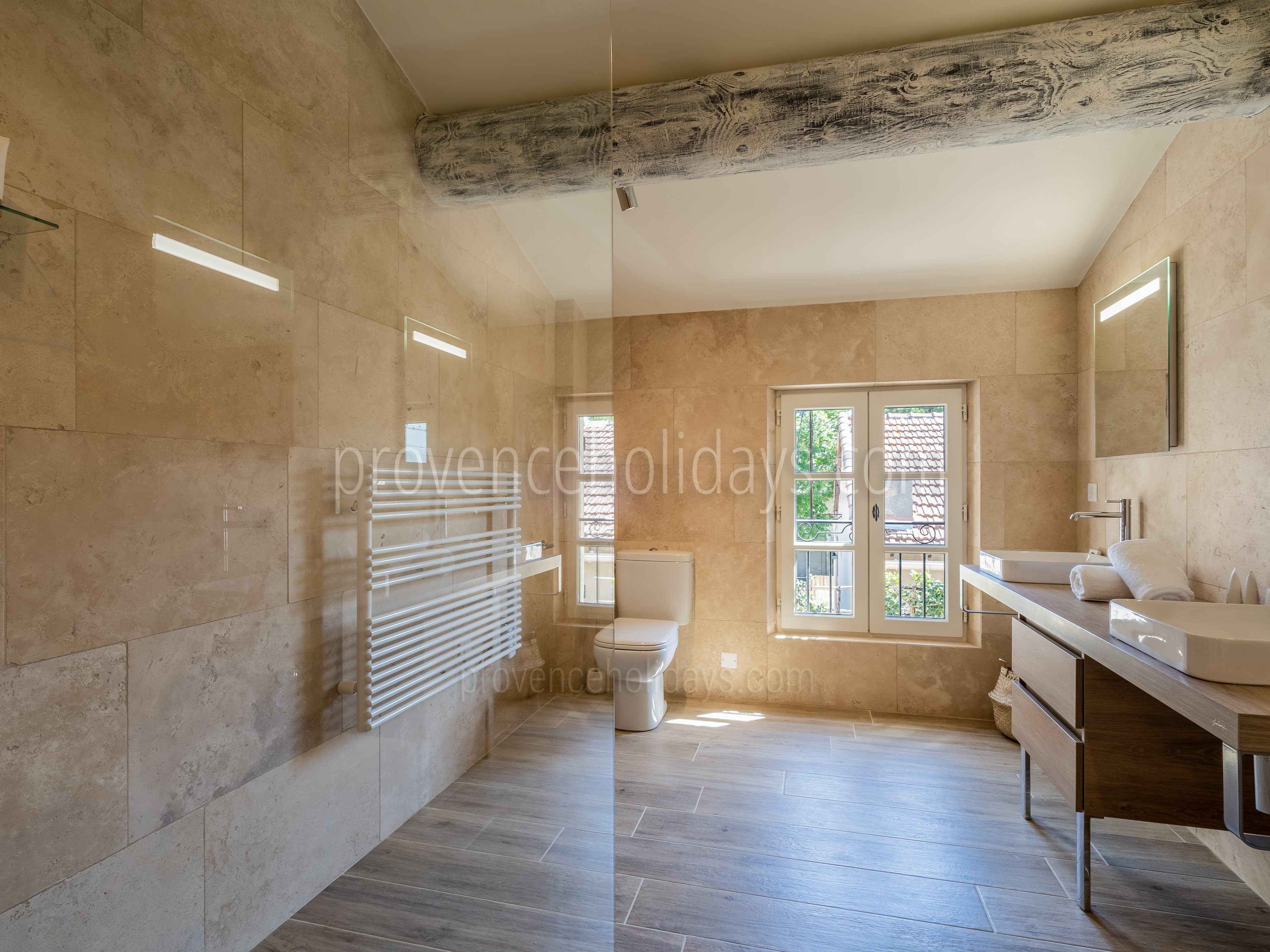 31 - Mas des Amandes: Villa: Bathroom