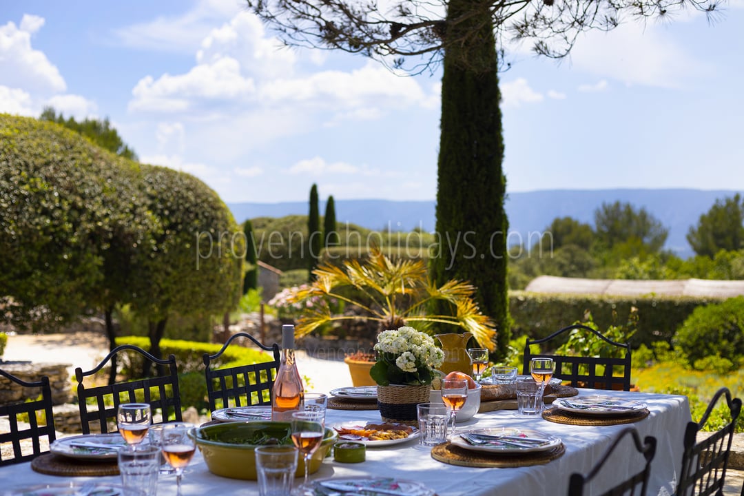 21 - Mas de Gordes: Villa: Exterior