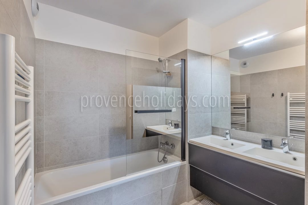11 - Maison au Plan-de-la-Tour: Villa: Bathroom