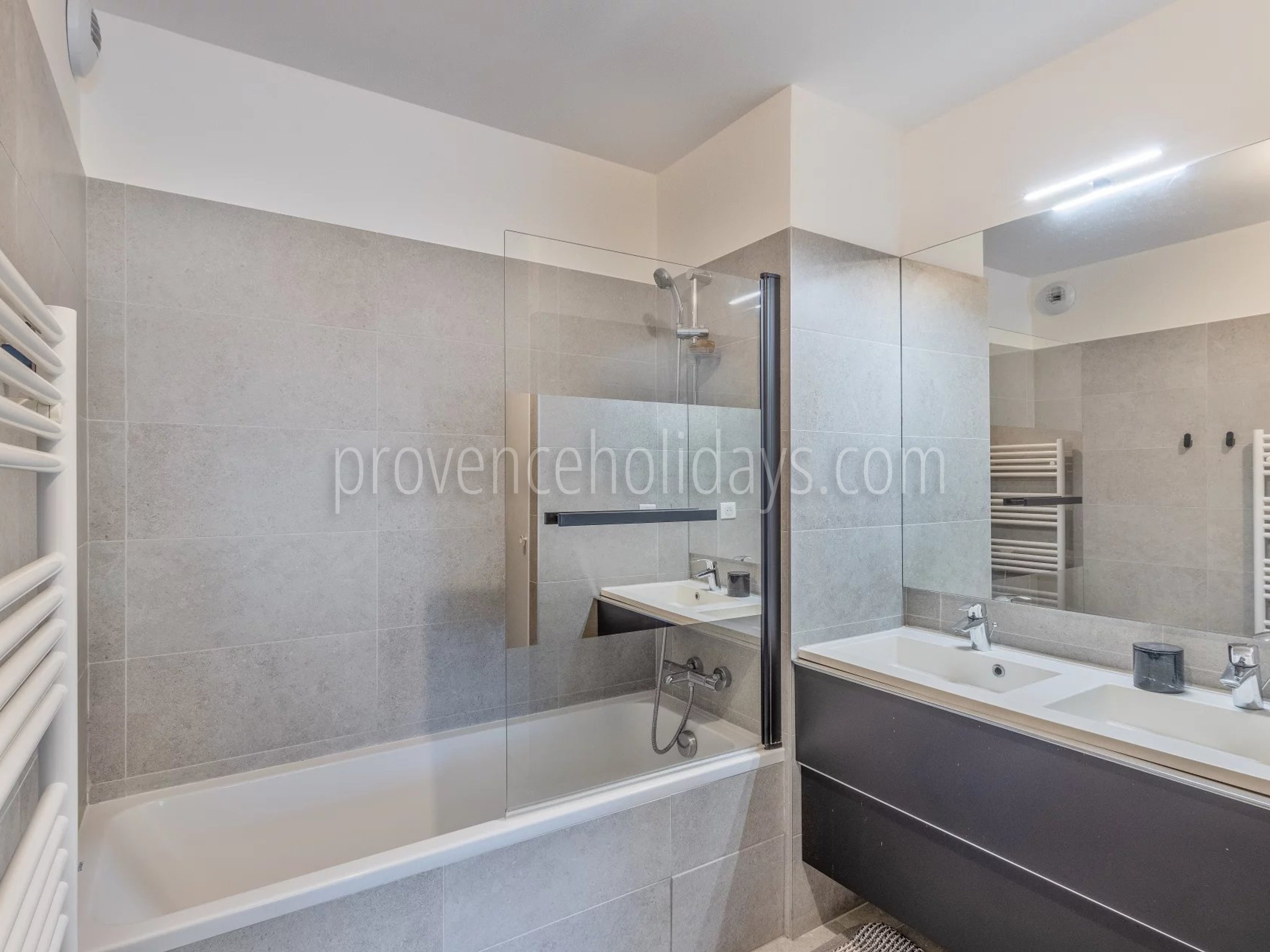 11 - Maison au Plan-de-la-Tour: Villa: Bathroom