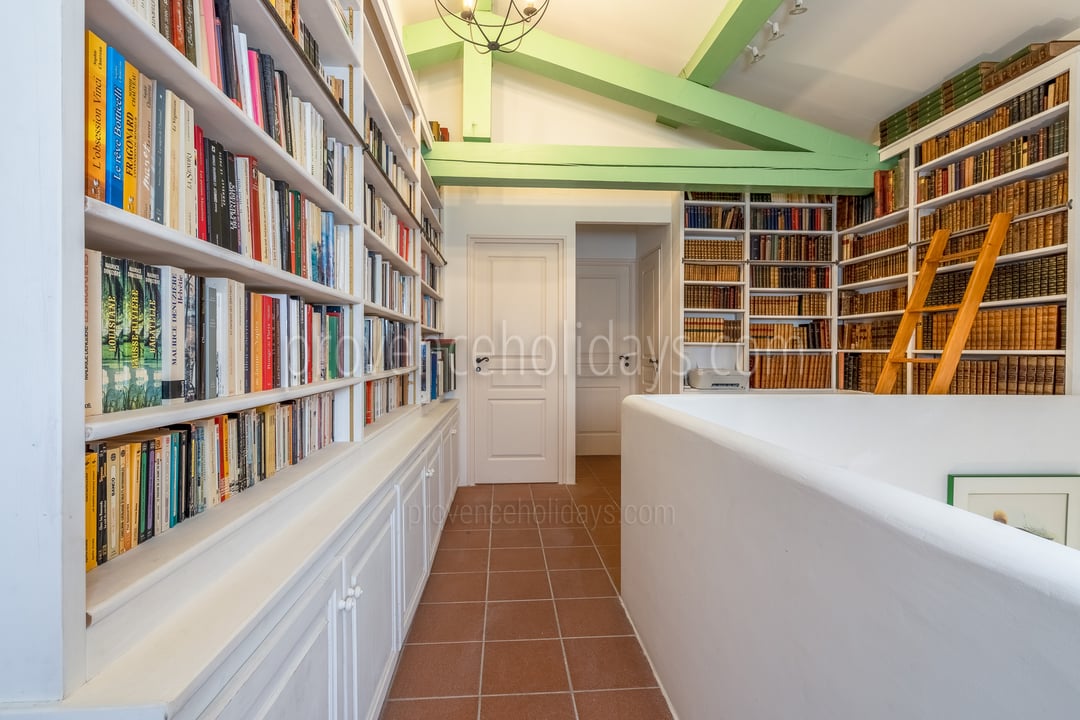 24 - Villa Goult: Villa: Interior