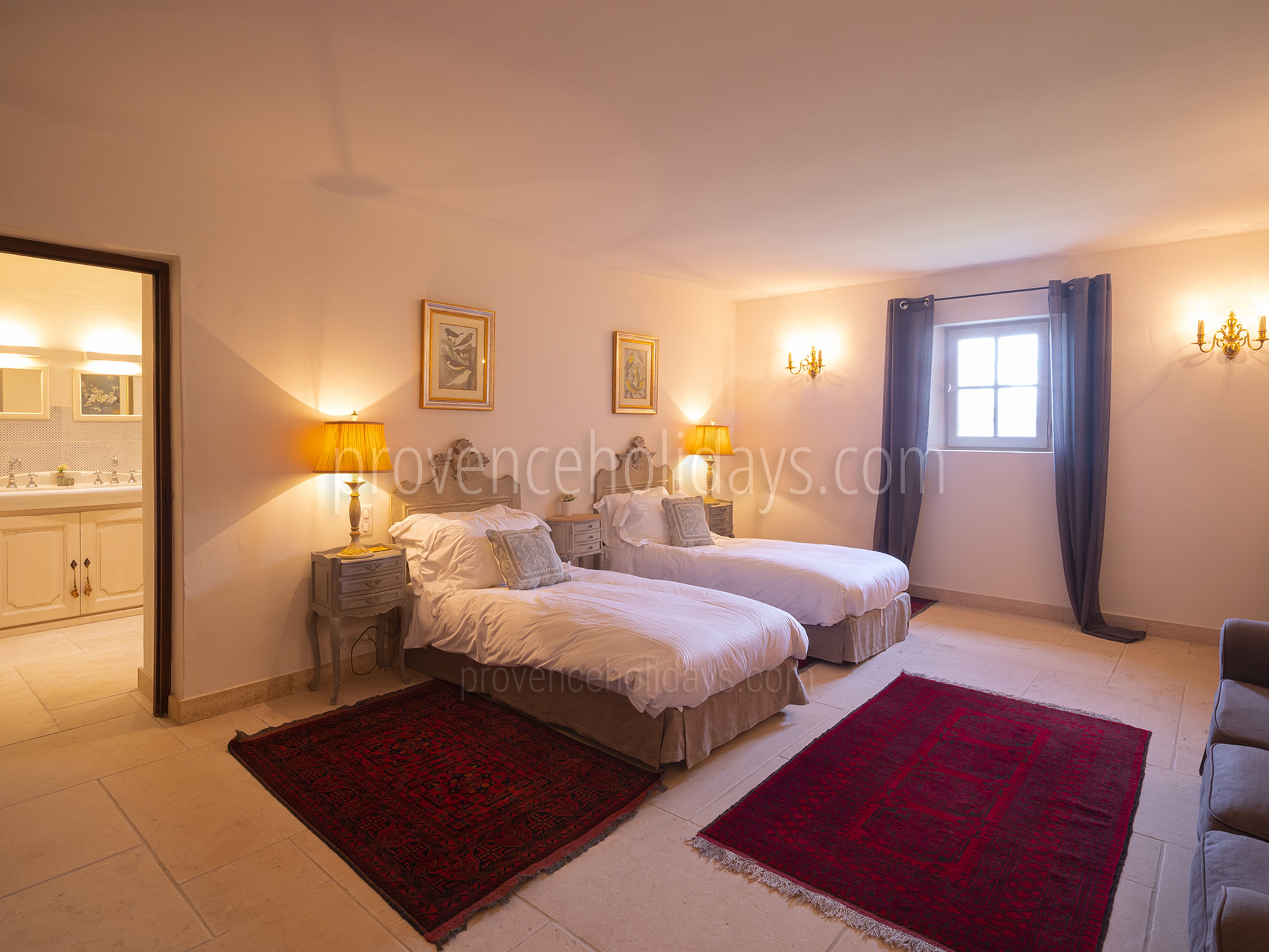 29 - Mas Bonius: Villa: Bedroom