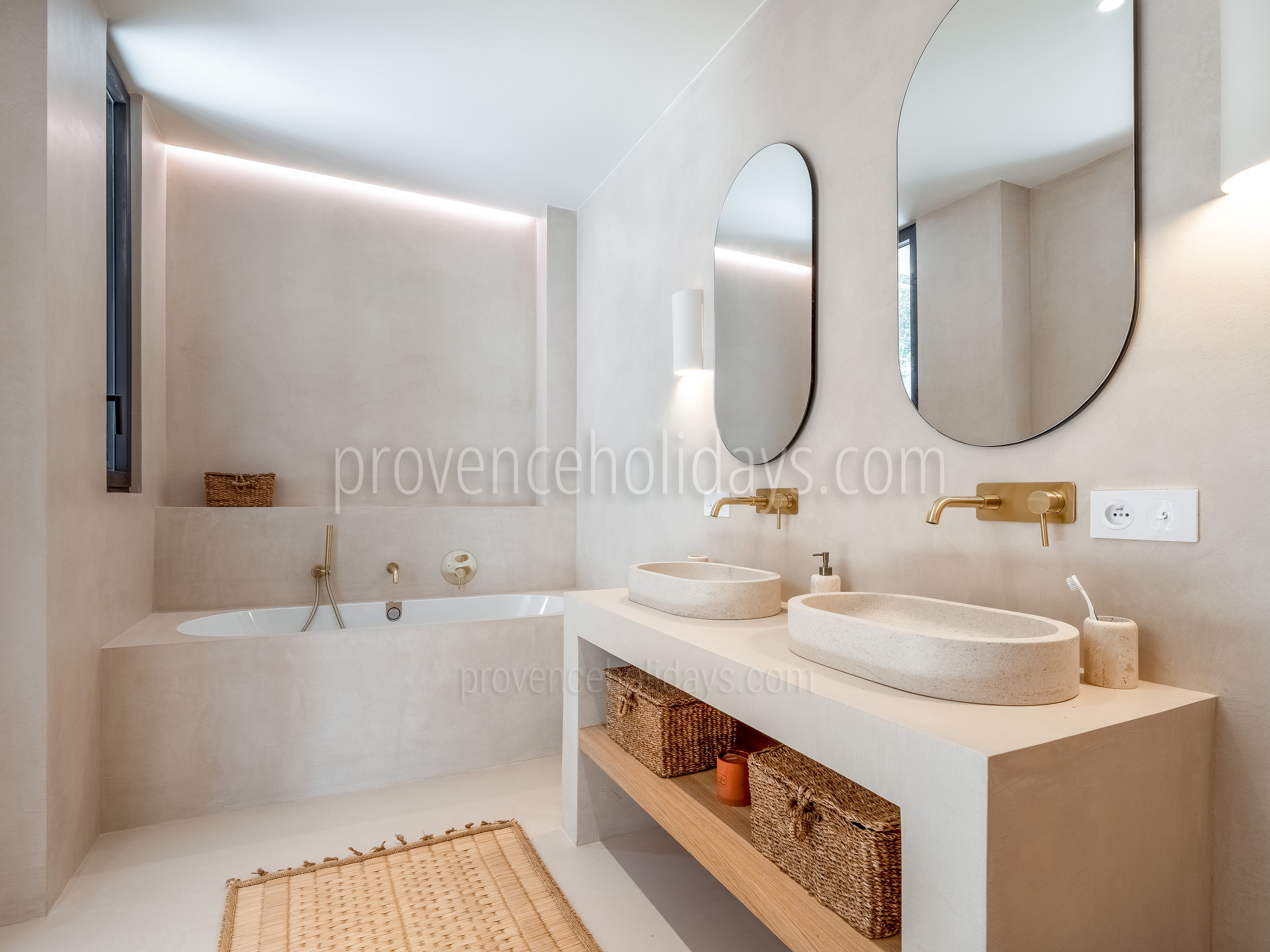 30 - Domaine de la Sorgue: Villa: Bathroom