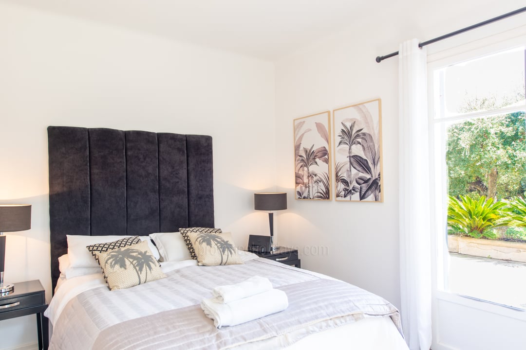 8 - Villa Caprice: Villa: Bedroom