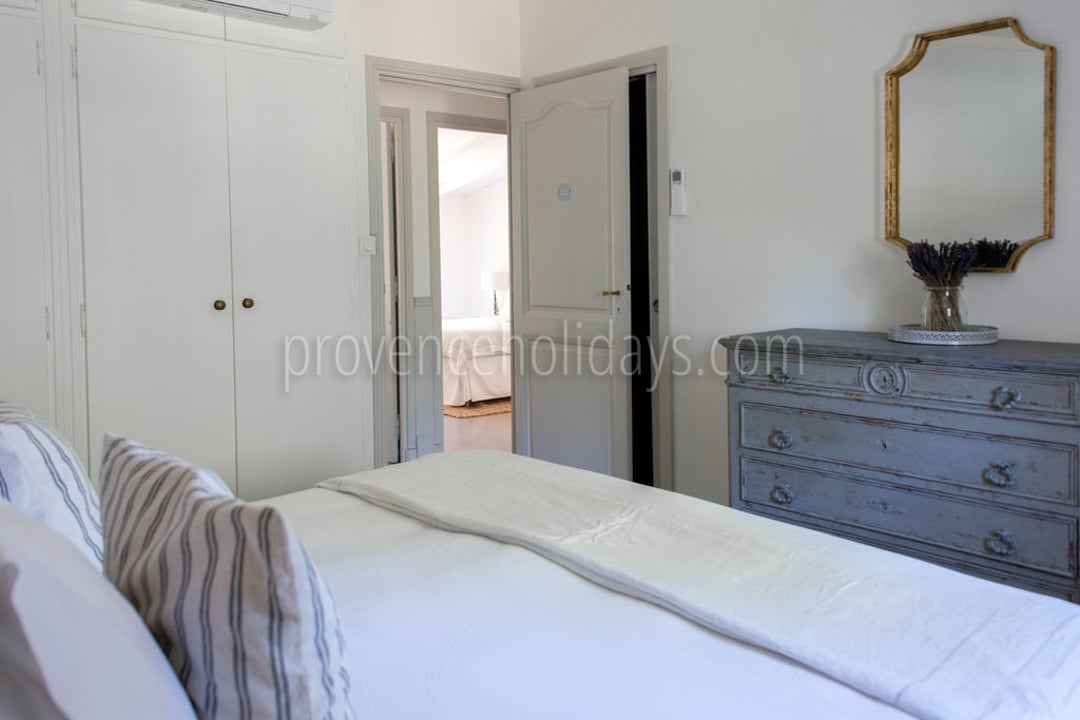 62 - Mas Mouriès: Villa: Bedroom