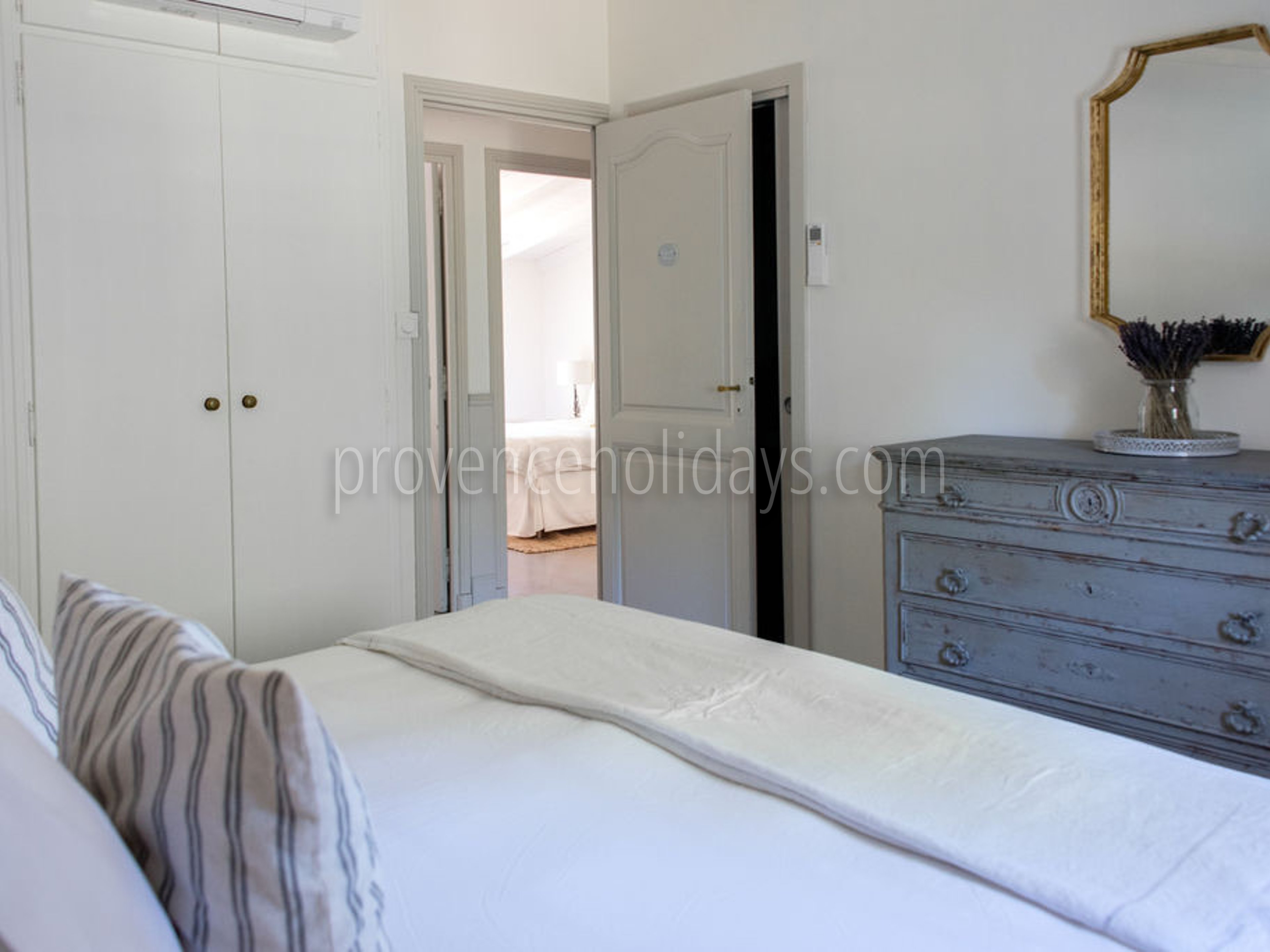 62 - Mas Mouriès: Villa: Bedroom