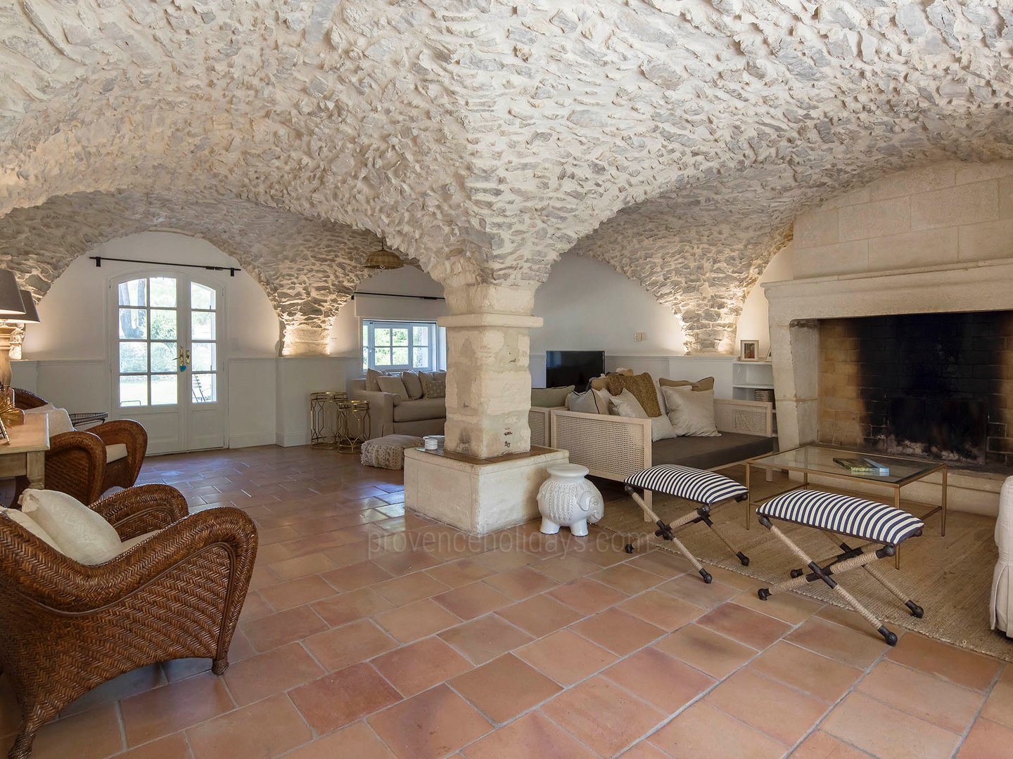 18 - Mas Mouriès: Villa: Interior