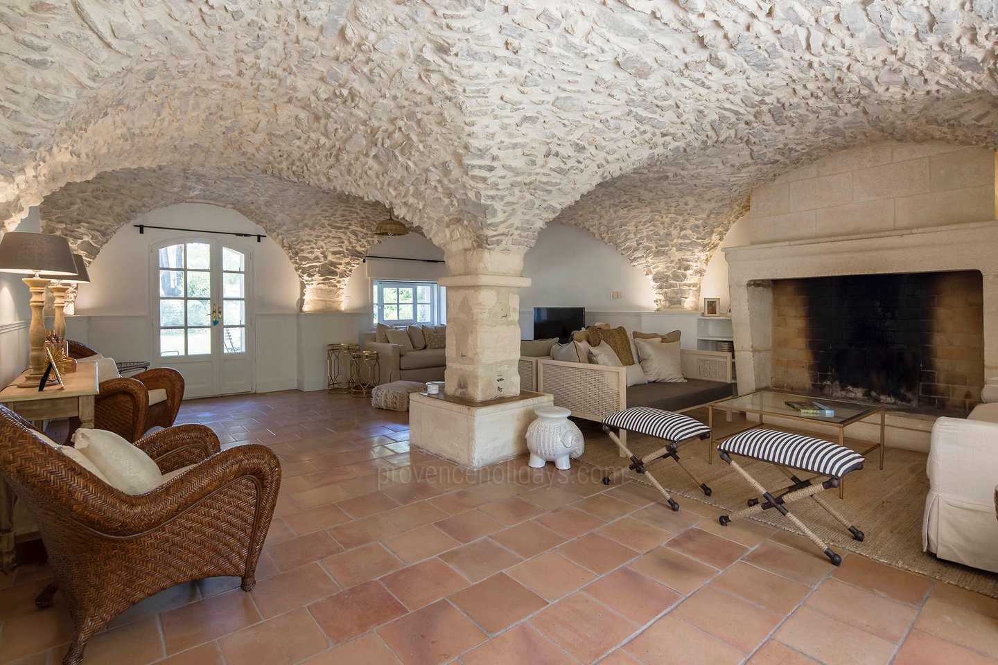 18 - Mas Mouriès: Villa: Interior