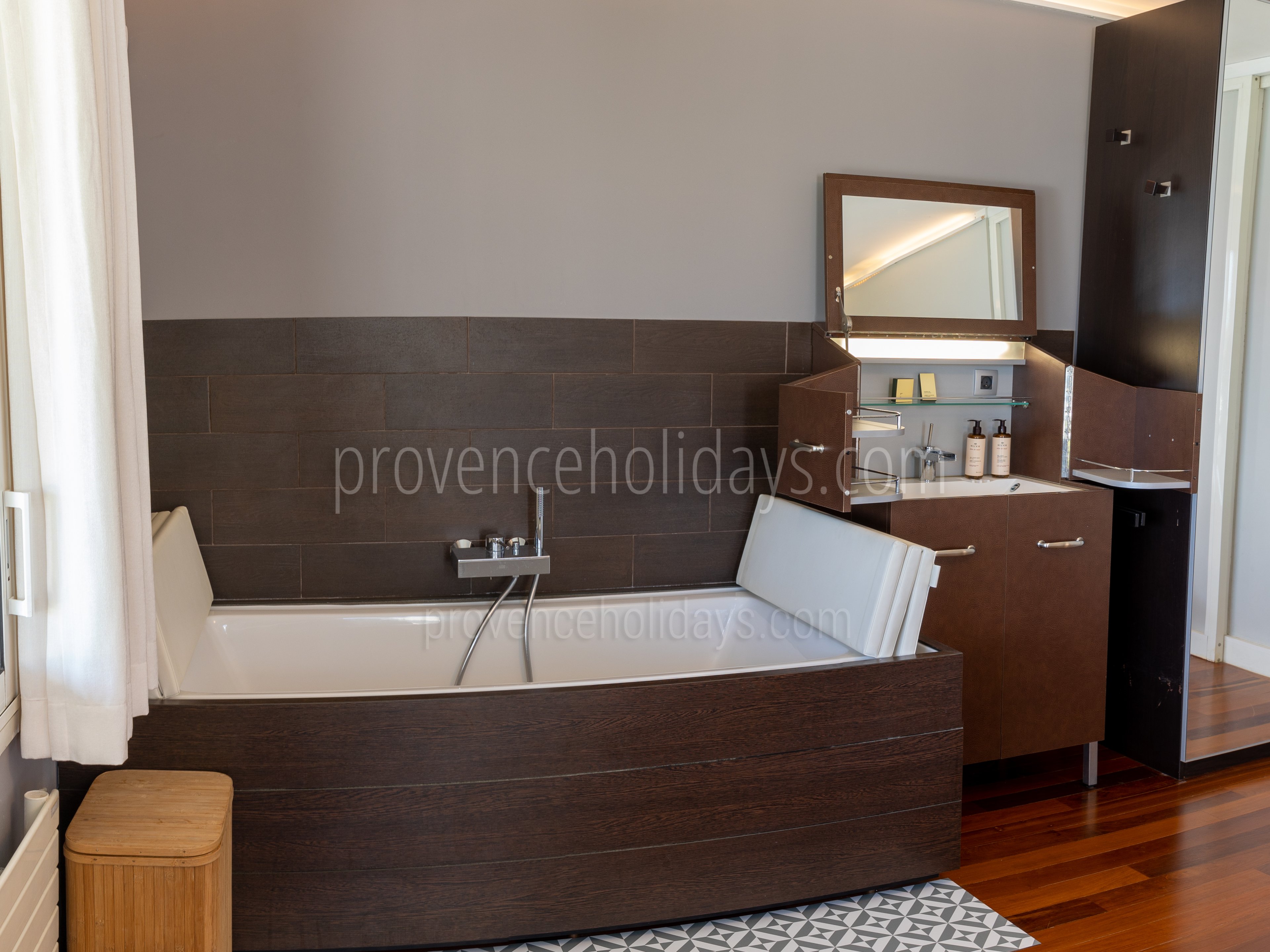 52 - Villa Toulon: Villa: Bathroom