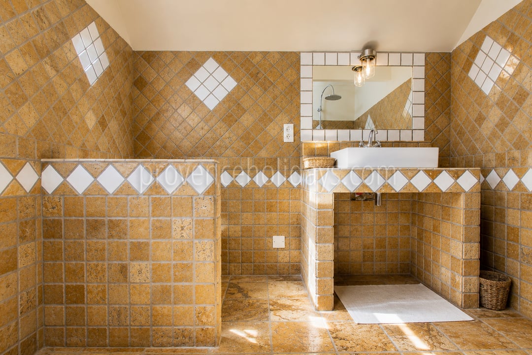 55 - Mas rénové à pied d\'Eygalières: Villa: Bathroom
