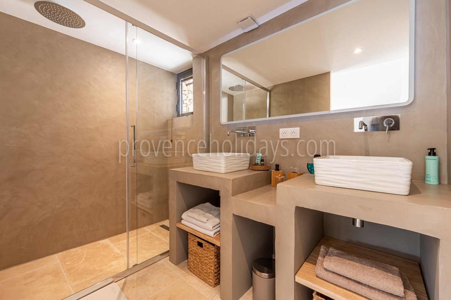 6 - Mas de la Rivière Secrète: Villa: Bathroom 2