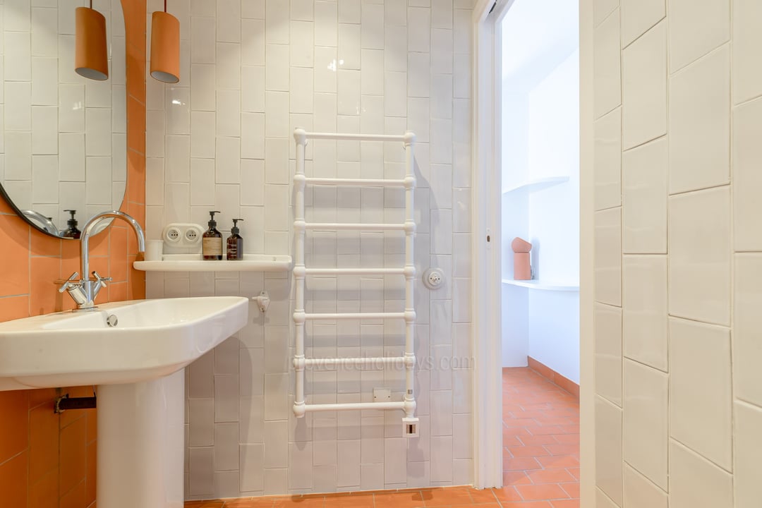 40 - Maison Bardot: Villa: Bathroom