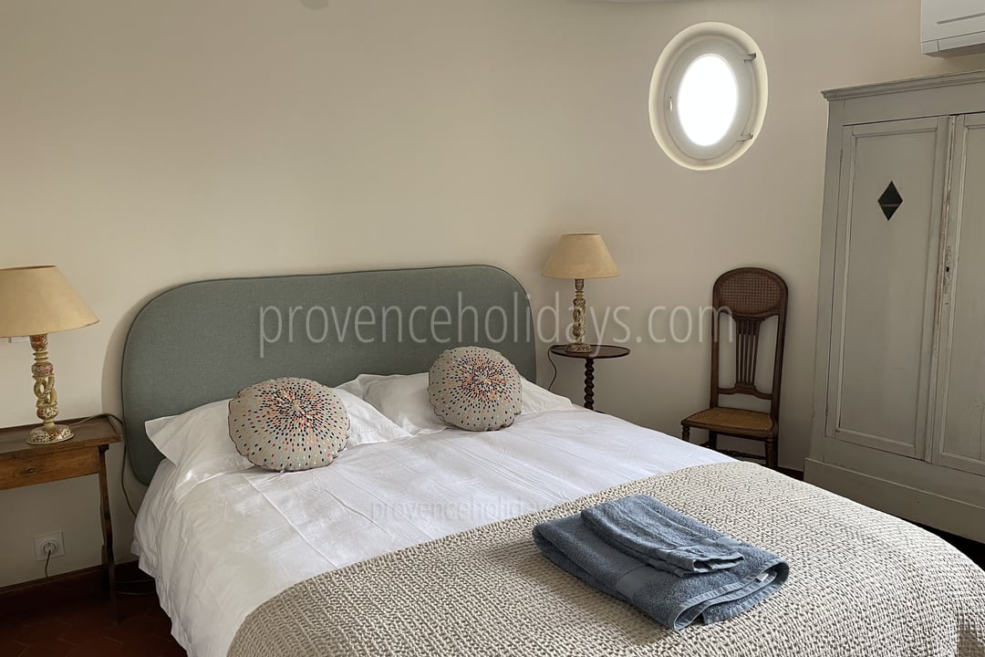 22 - Mas de Séguret: Villa: Bedroom