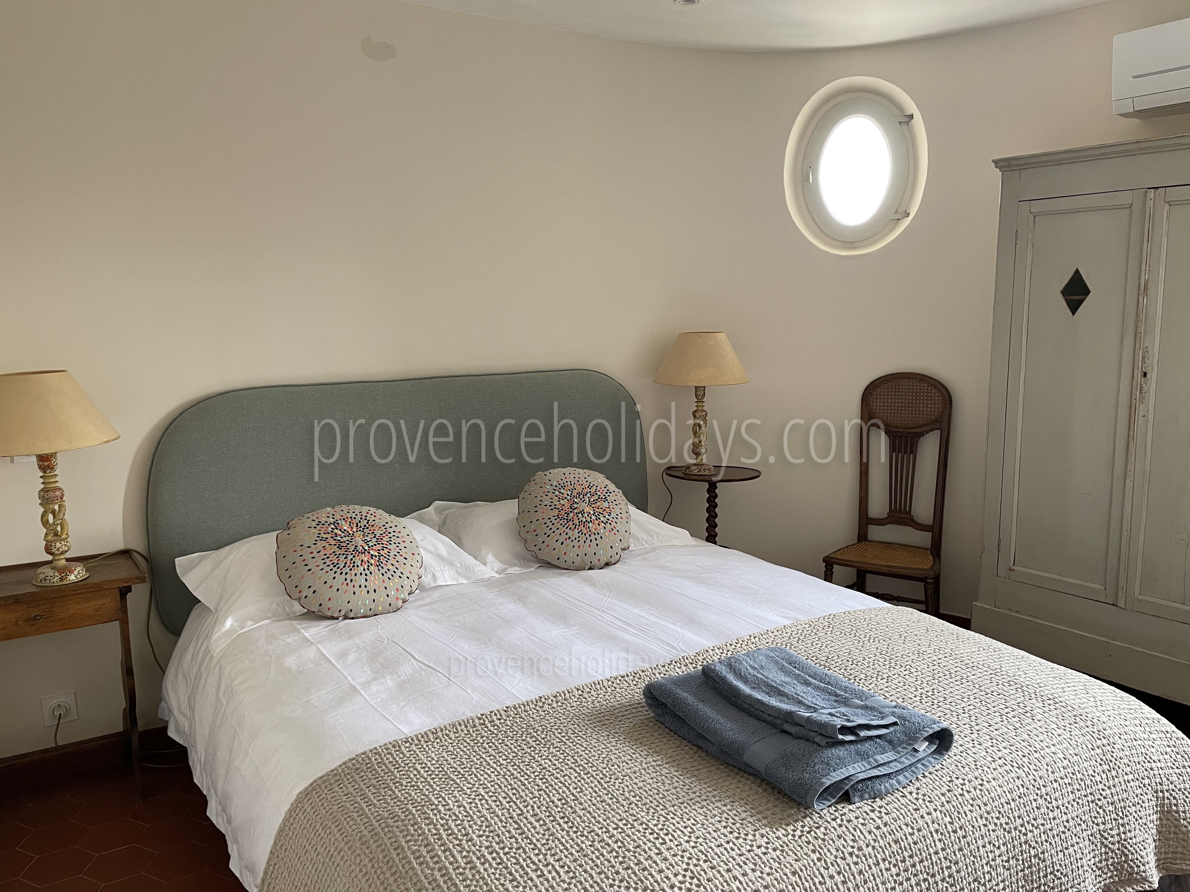 22 - Mas de Séguret: Villa: Bedroom