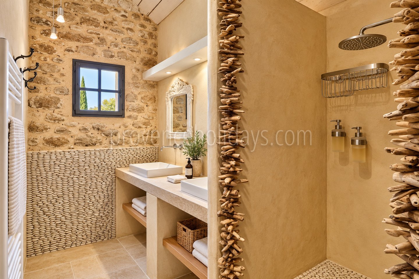 40 - Mas de Beaumes: Villa: Bathroom