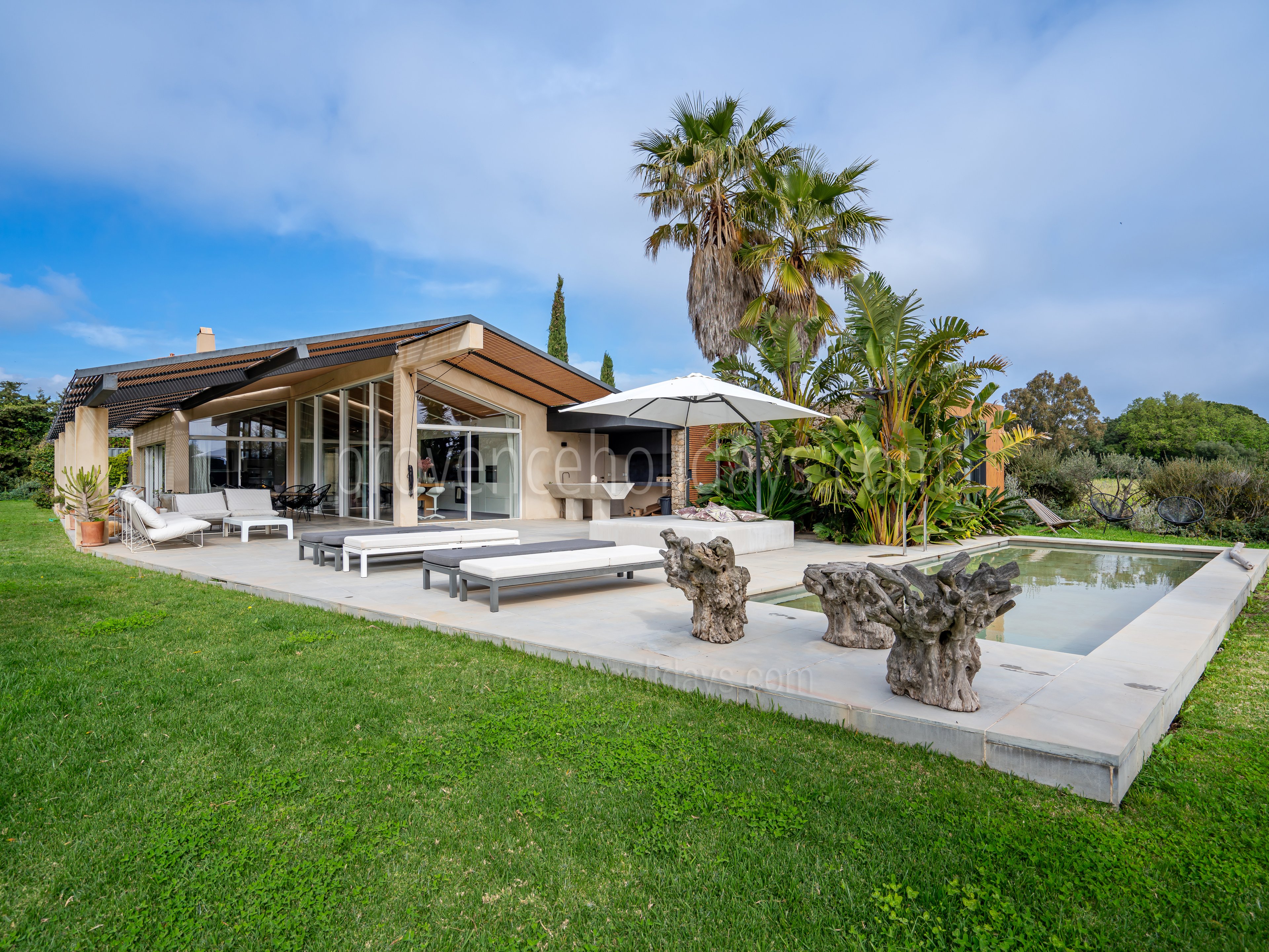1 - Refuge d\'Azur: Villa: Exterior