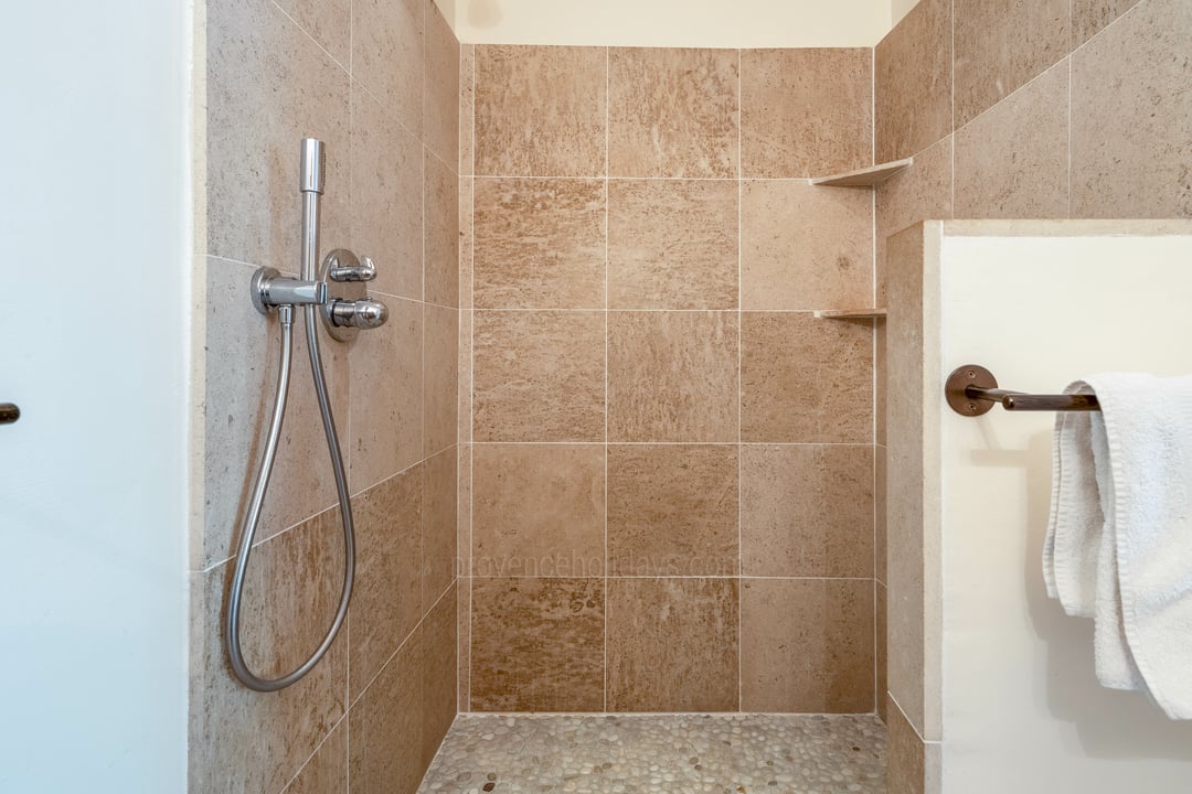 47 - Le Mas des Vignes: Villa: Bathroom