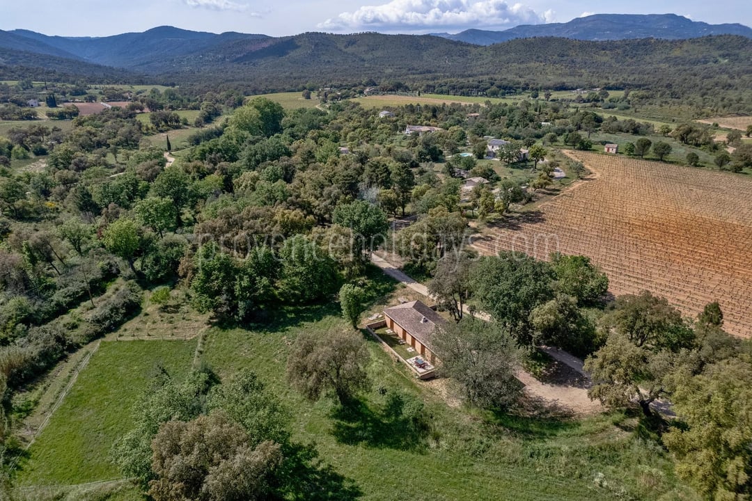 13 - Ruhiges Haus in Grimaud: Villa: Exterior