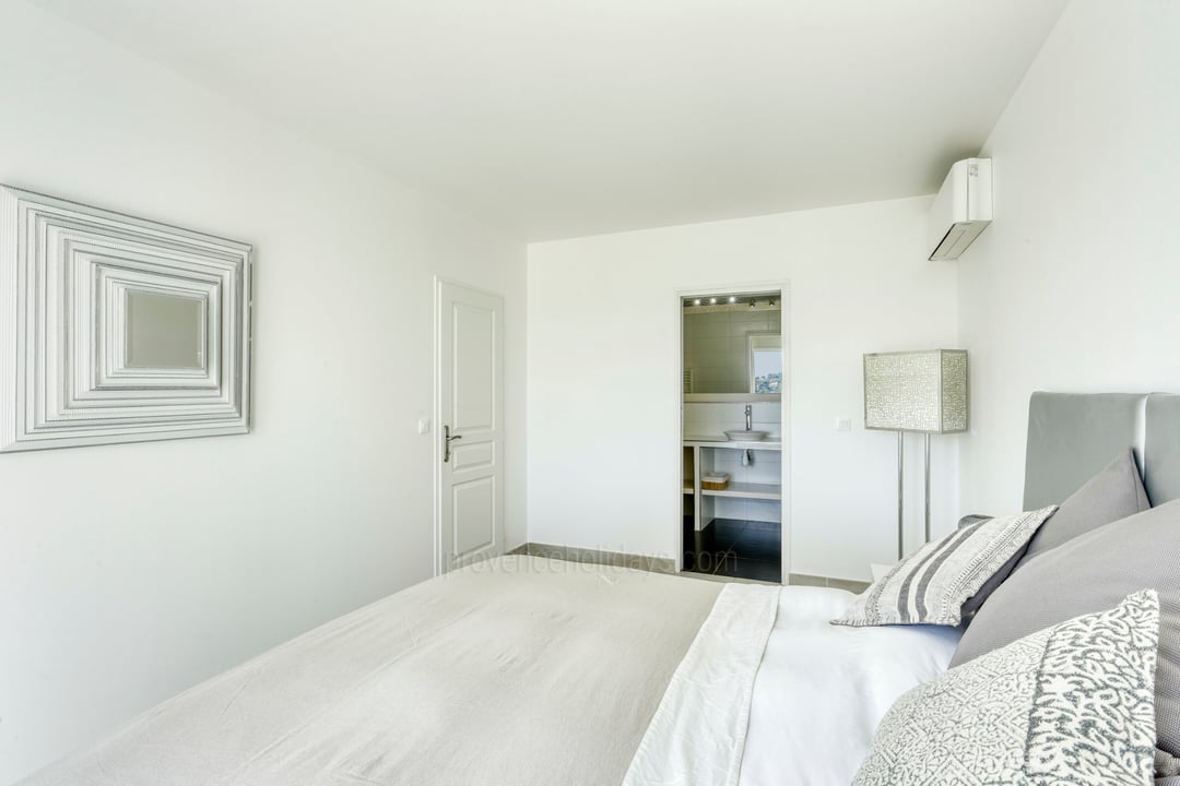 9 - Villa Céline: Villa: Bedroom