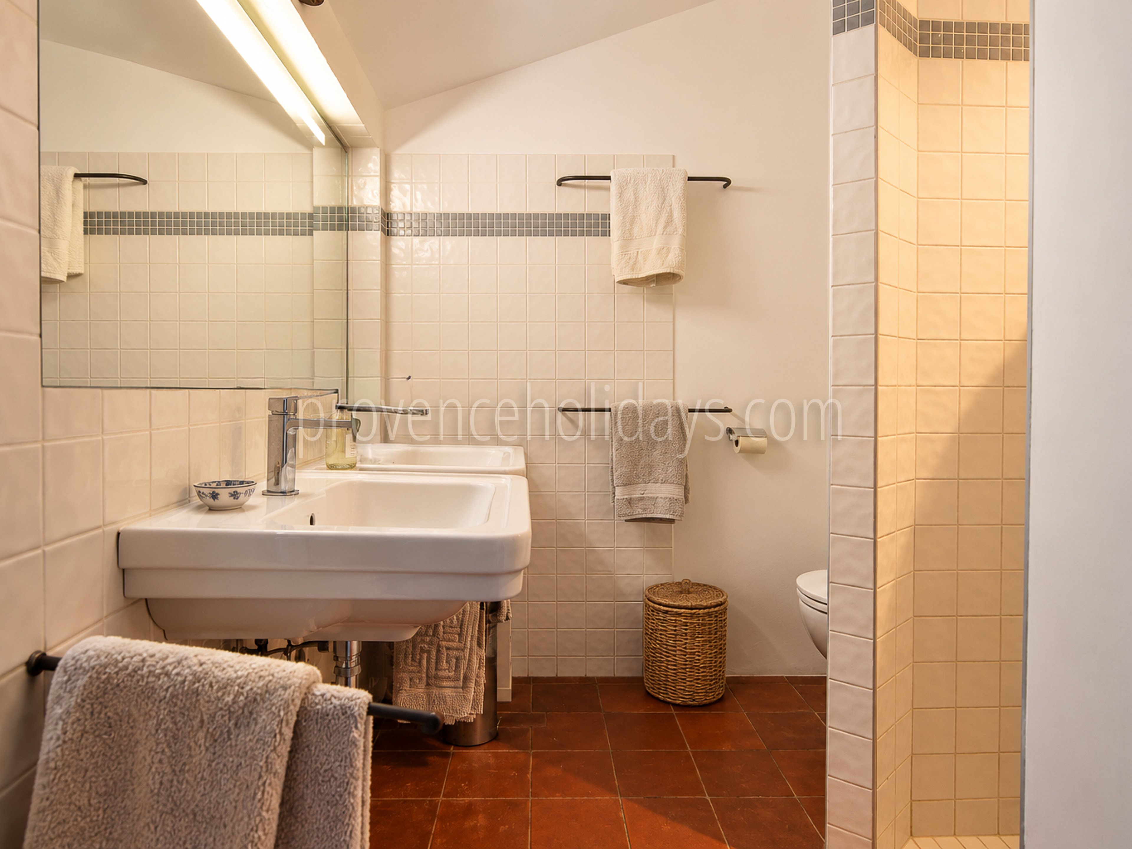 29 - Woning met een prachtig uitzicht in Aubignan: Villa: Bathroom