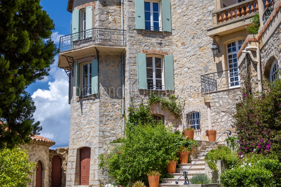 9 - Château des Lumières: Villa: Exterior