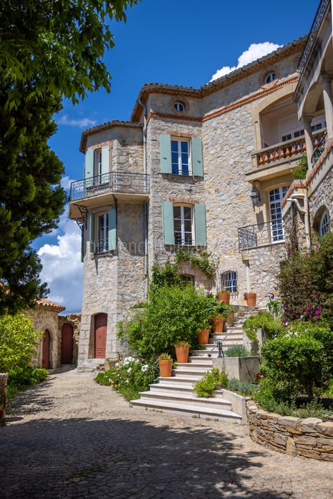 9 - Château des Lumières: Villa: Exterior