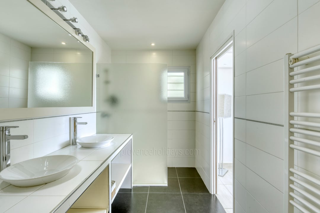 14 - Villa Céline: Villa: Bathroom