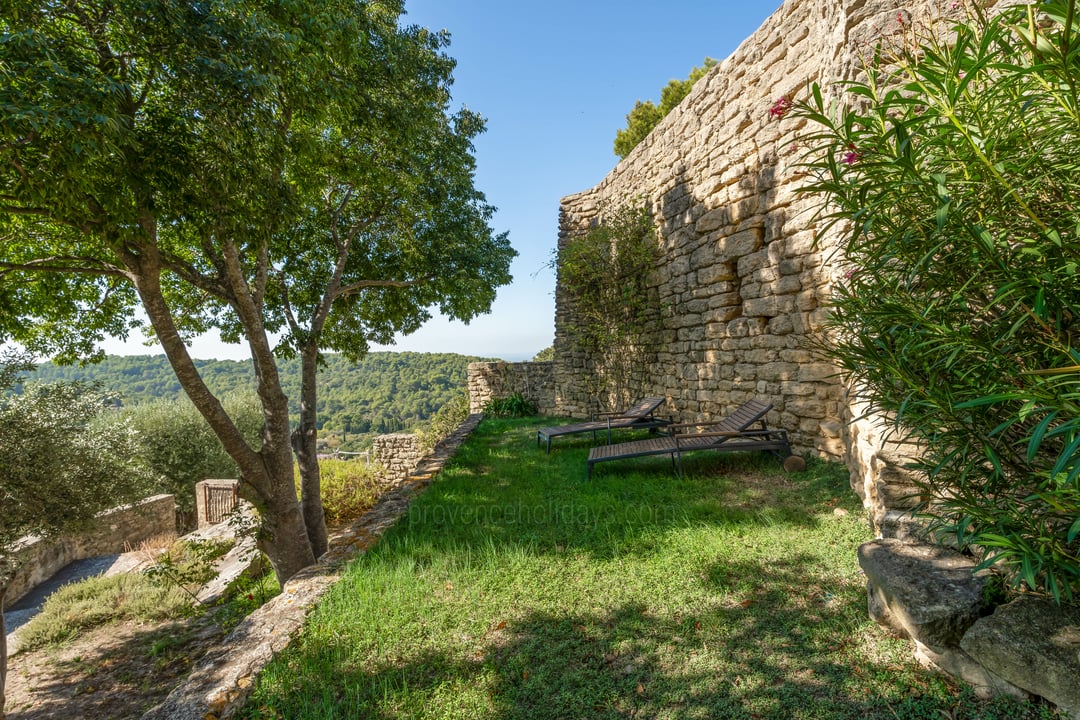 35 - Château de la Roque: Villa: Exterior