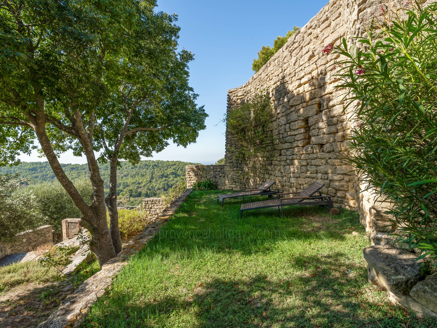 35 - Château de la Roque: Villa: Exterior