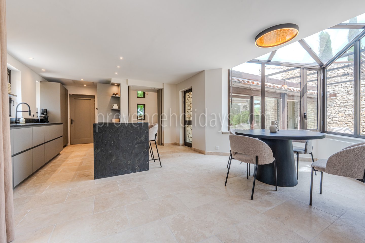 16 - Mas de la Rivière Secrète: Villa: Interior