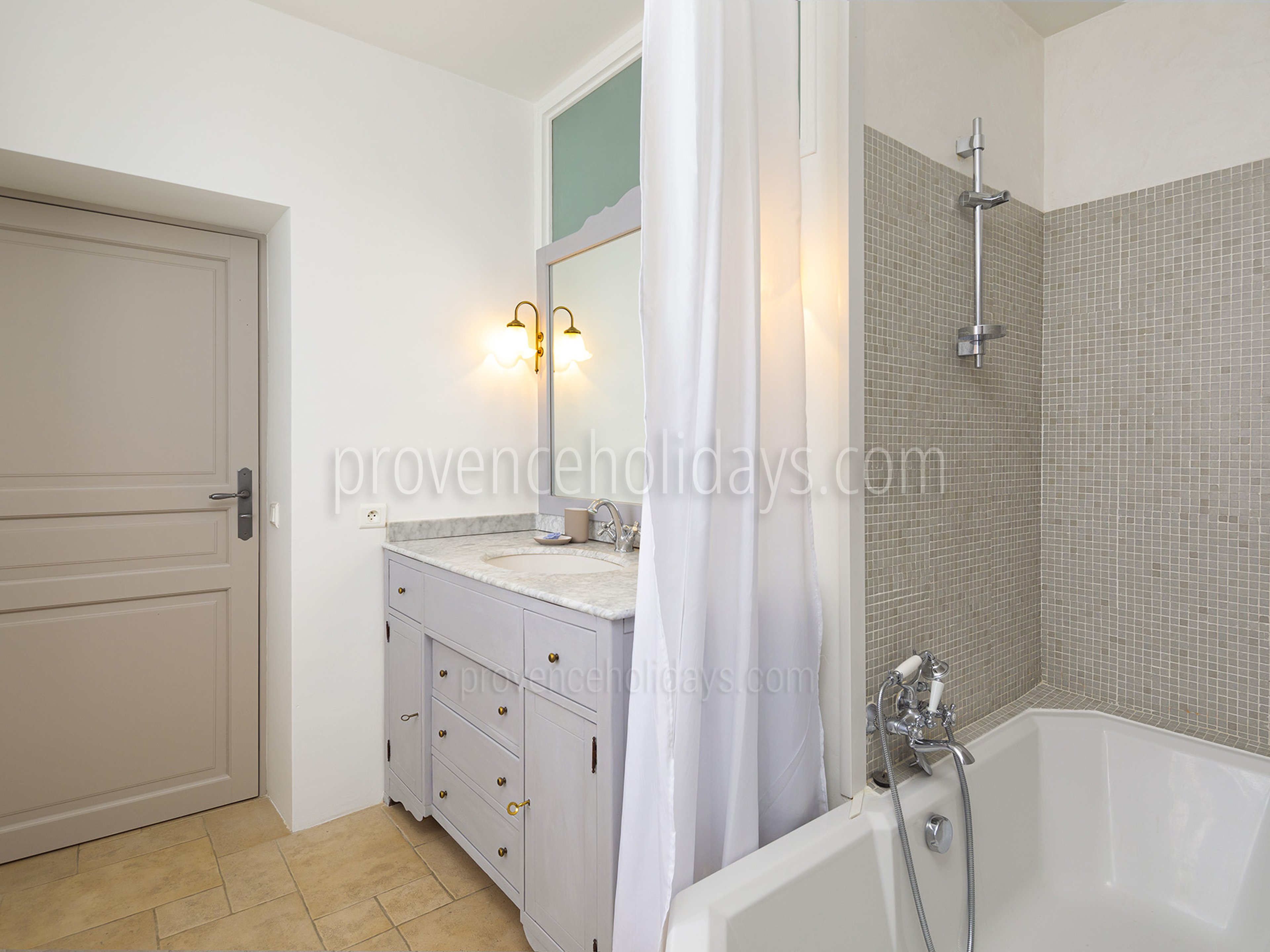 32 - Villa Luberon: Villa: Bathroom