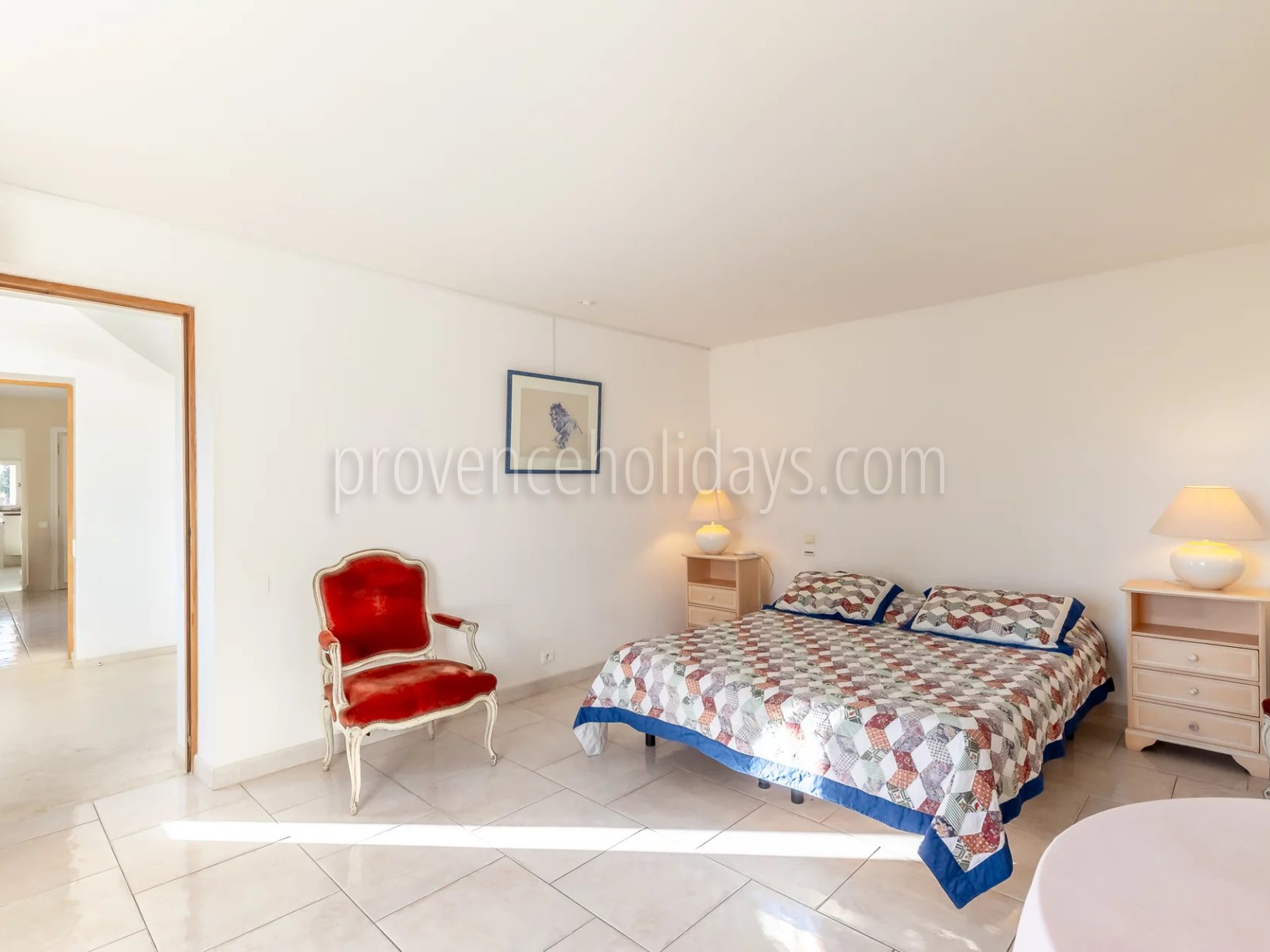 24 - Karaktervolle mas in Vaison-la-Romaine: Villa: Bedroom