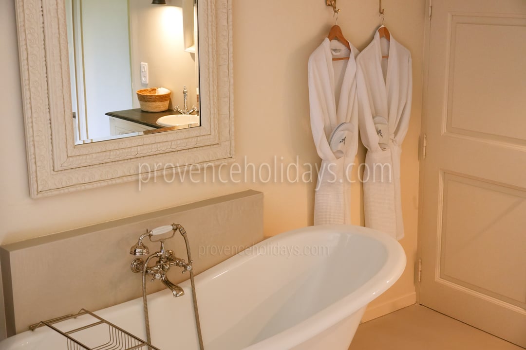 30 - Domaine du Grand Chêne: Villa: Bedroom