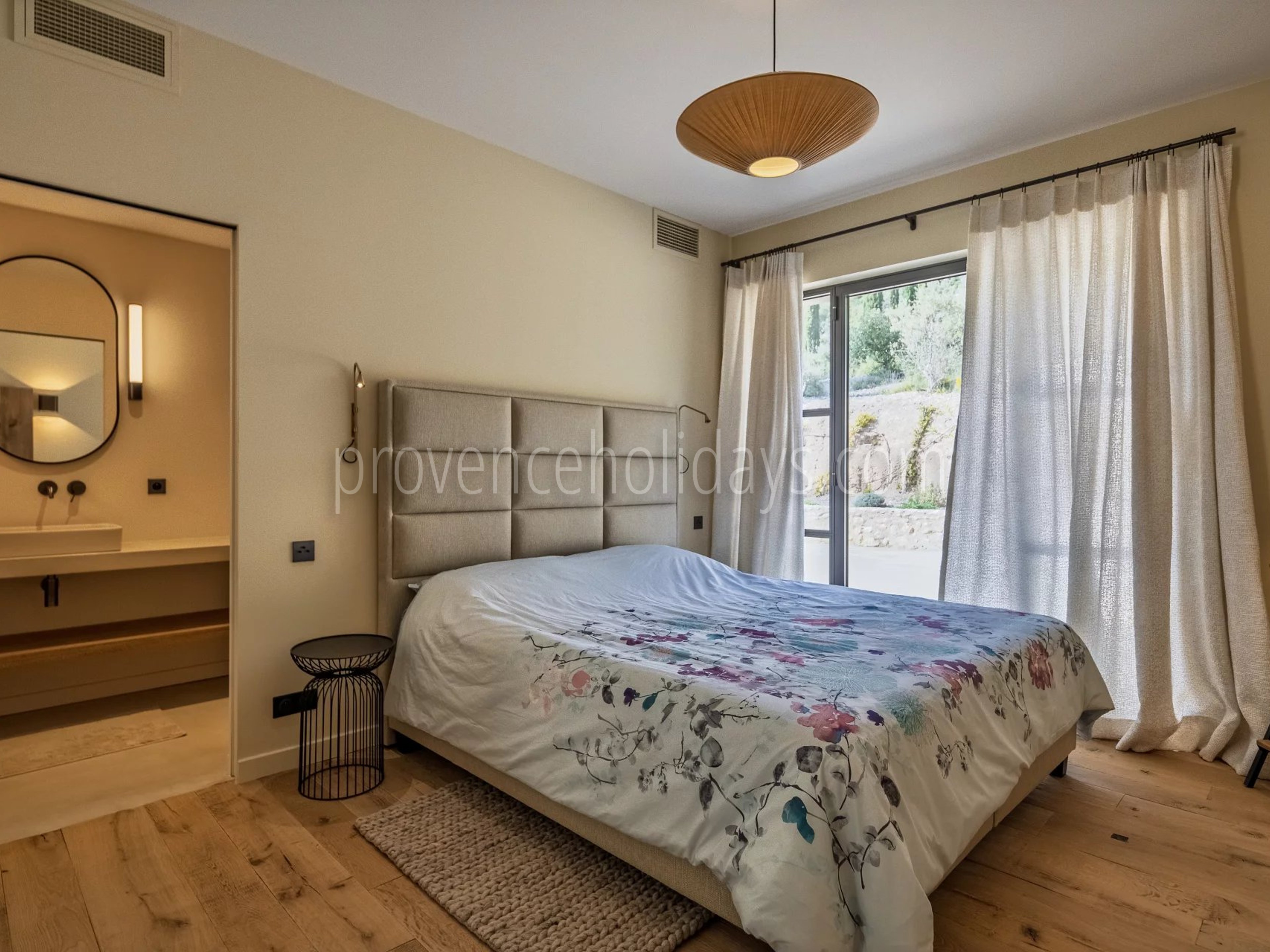 21 - Le Loup des Alpilles: Villa: Bedroom