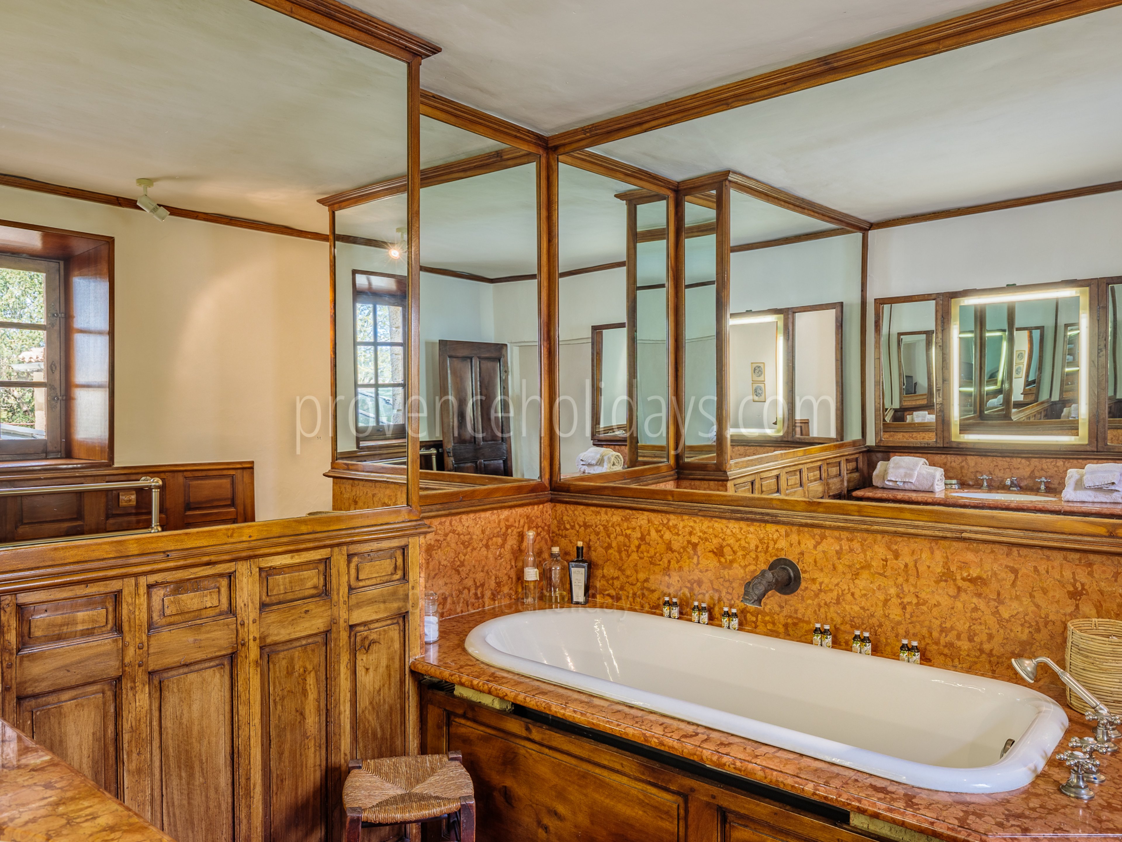 67 - Domaine de Luberon: Villa: Bathroom