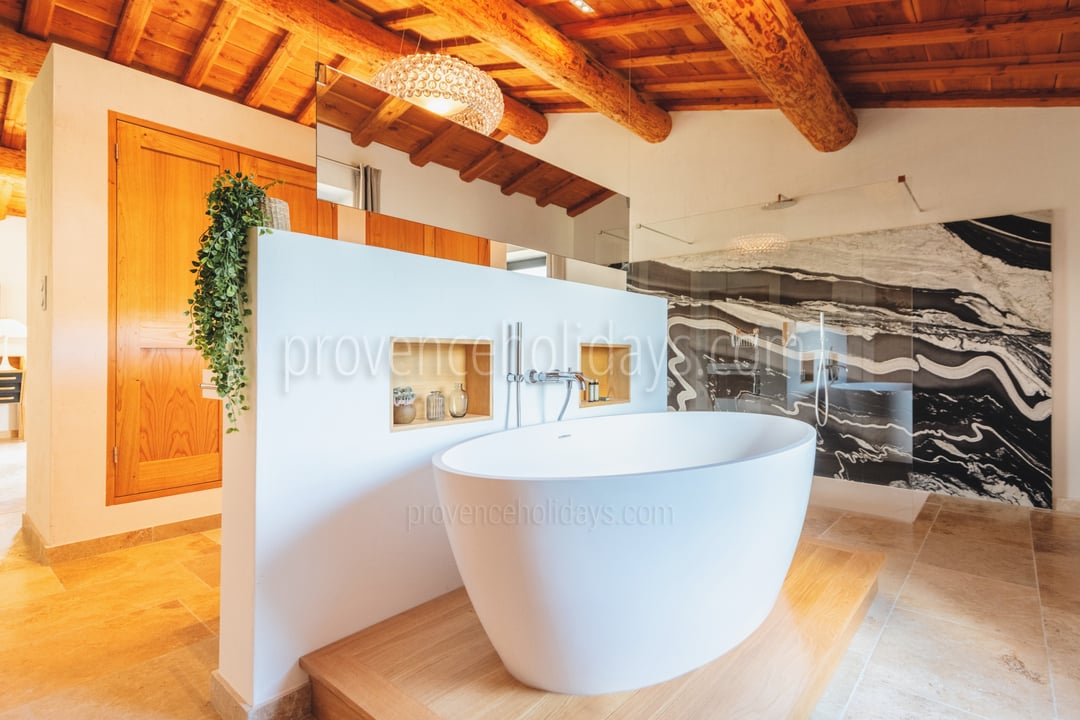 51 - Mas de Pierre: Villa: Bathroom