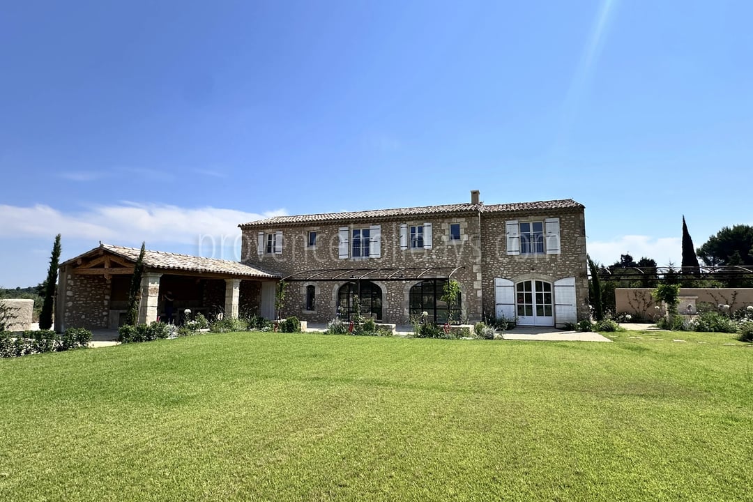 24 - Provençal mas in Eygalières: Villa: Exterior