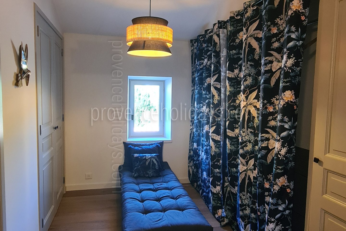 72 - Mas Van Gogh: Villa: Bedroom