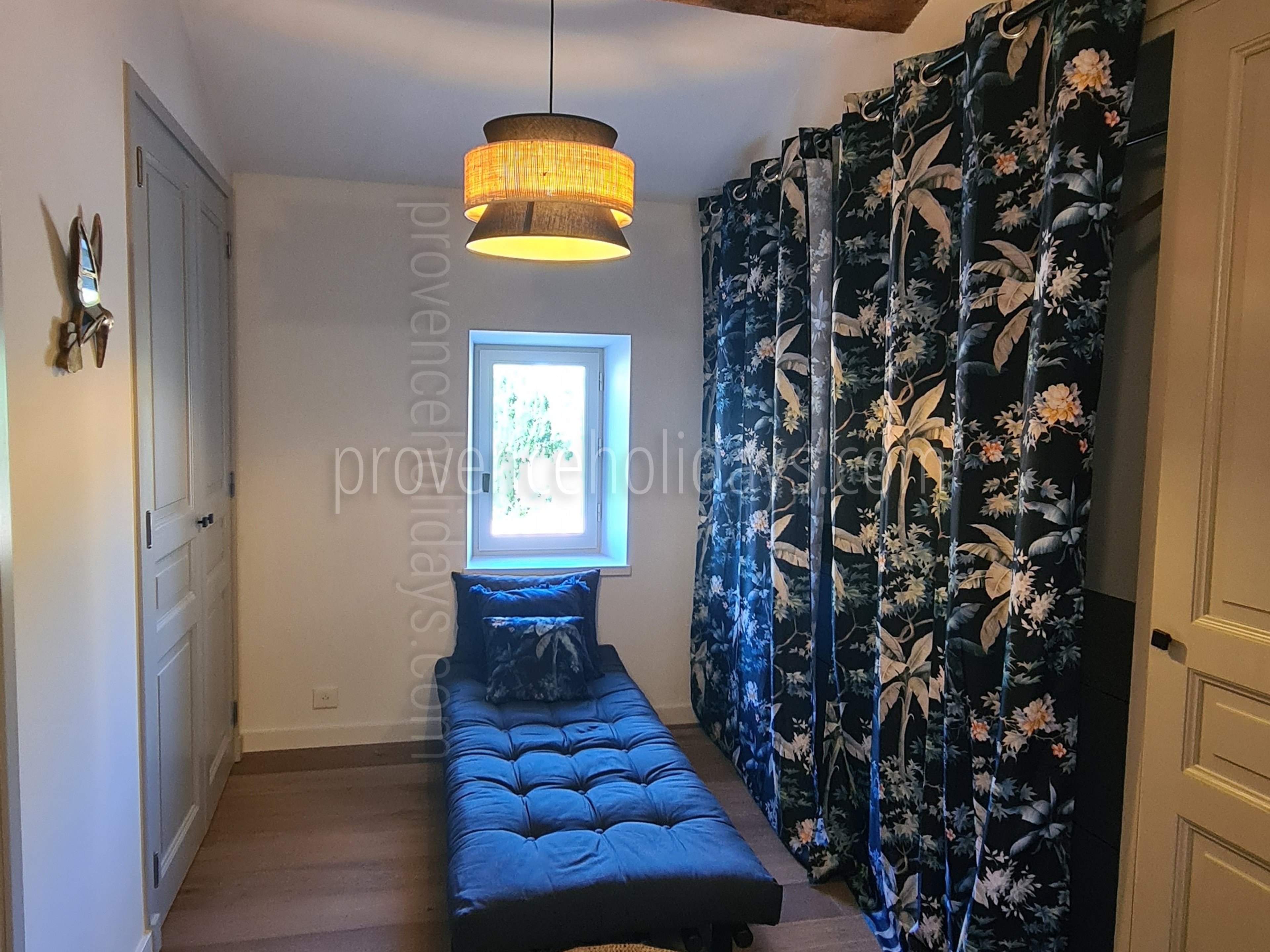 72 - Mas Van Gogh: Villa: Bedroom