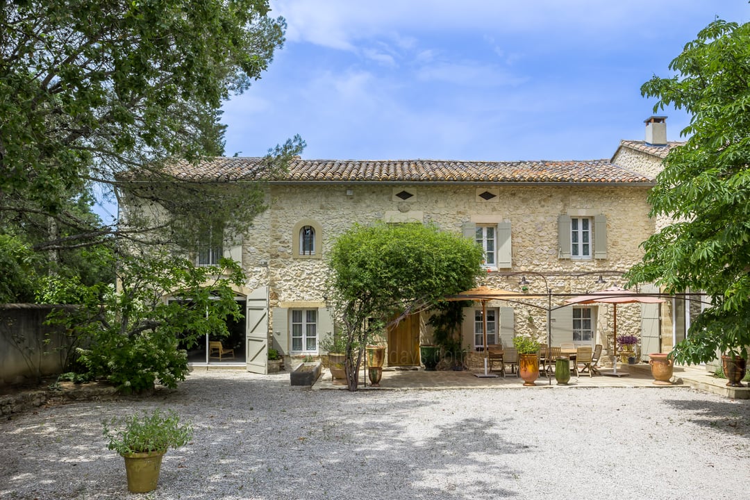Nine-bedroom property near L'Isle-sur-la-Sorgue
