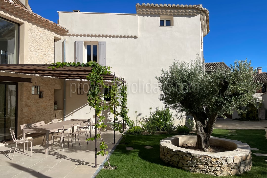 4 - Le Clos des Magnans: Villa: Exterior