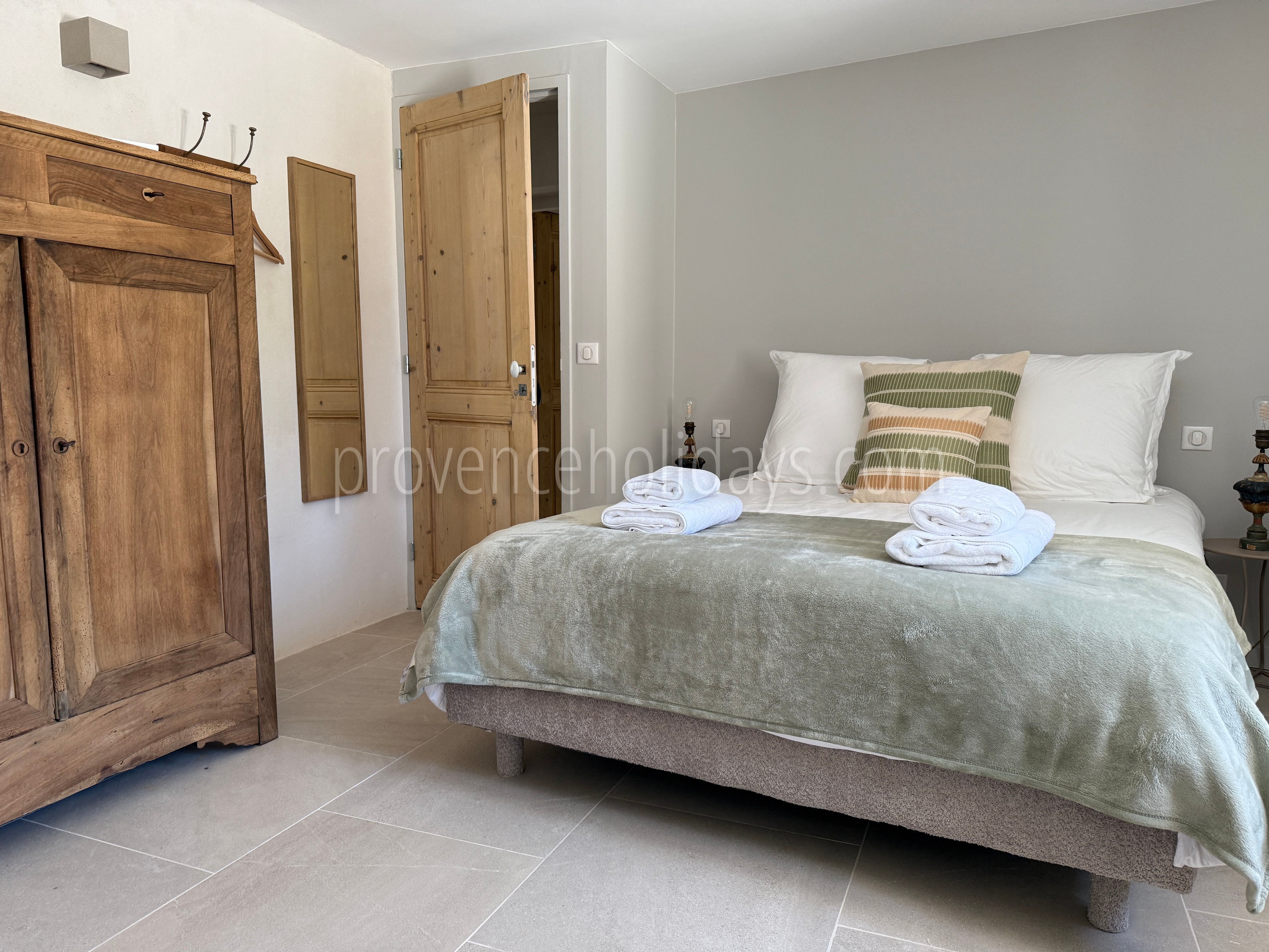 24 - Le Clos des Magnans: Villa: Bedroom