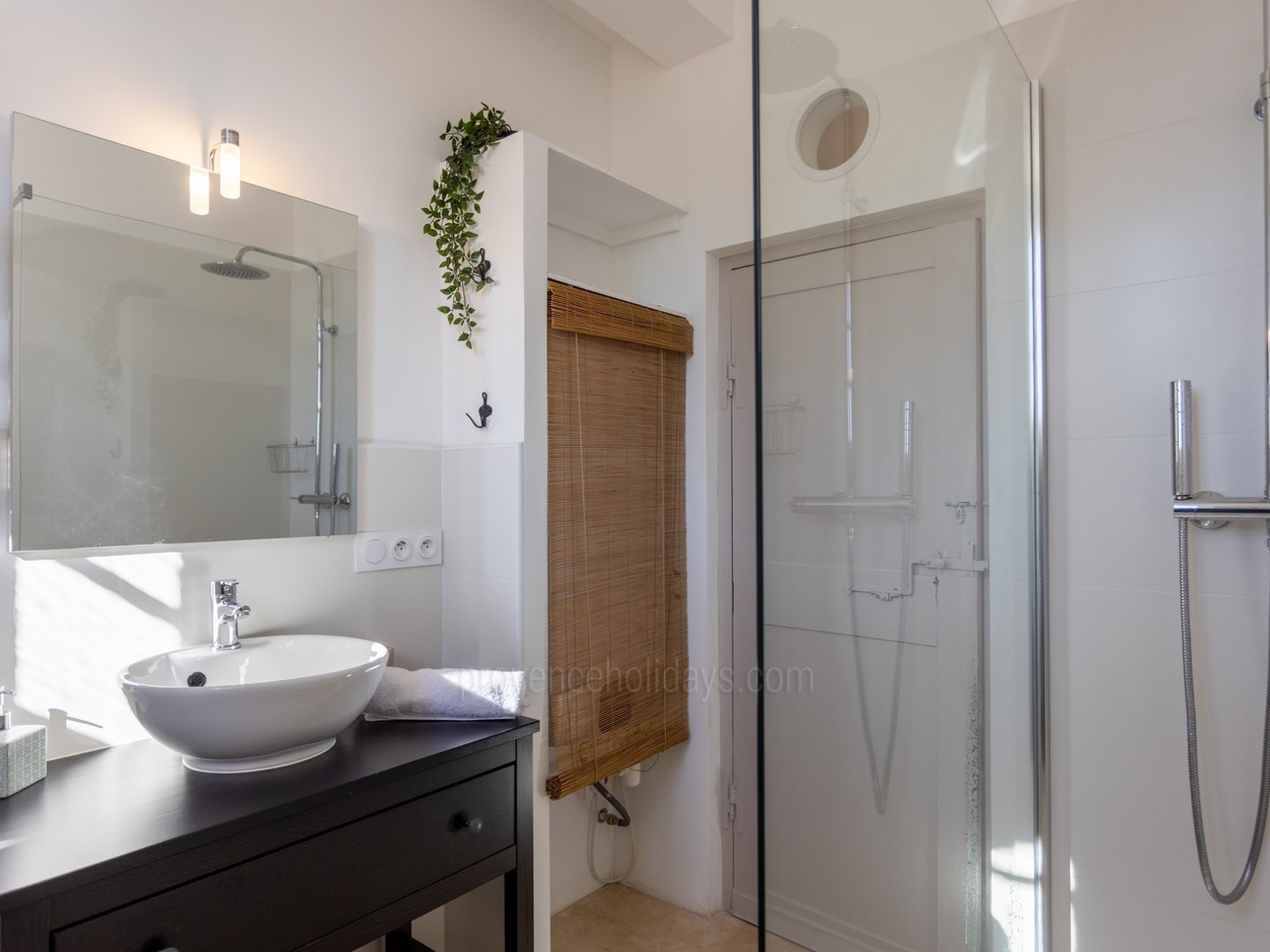 26 - Bastide Le Pradet: Villa: Bathroom