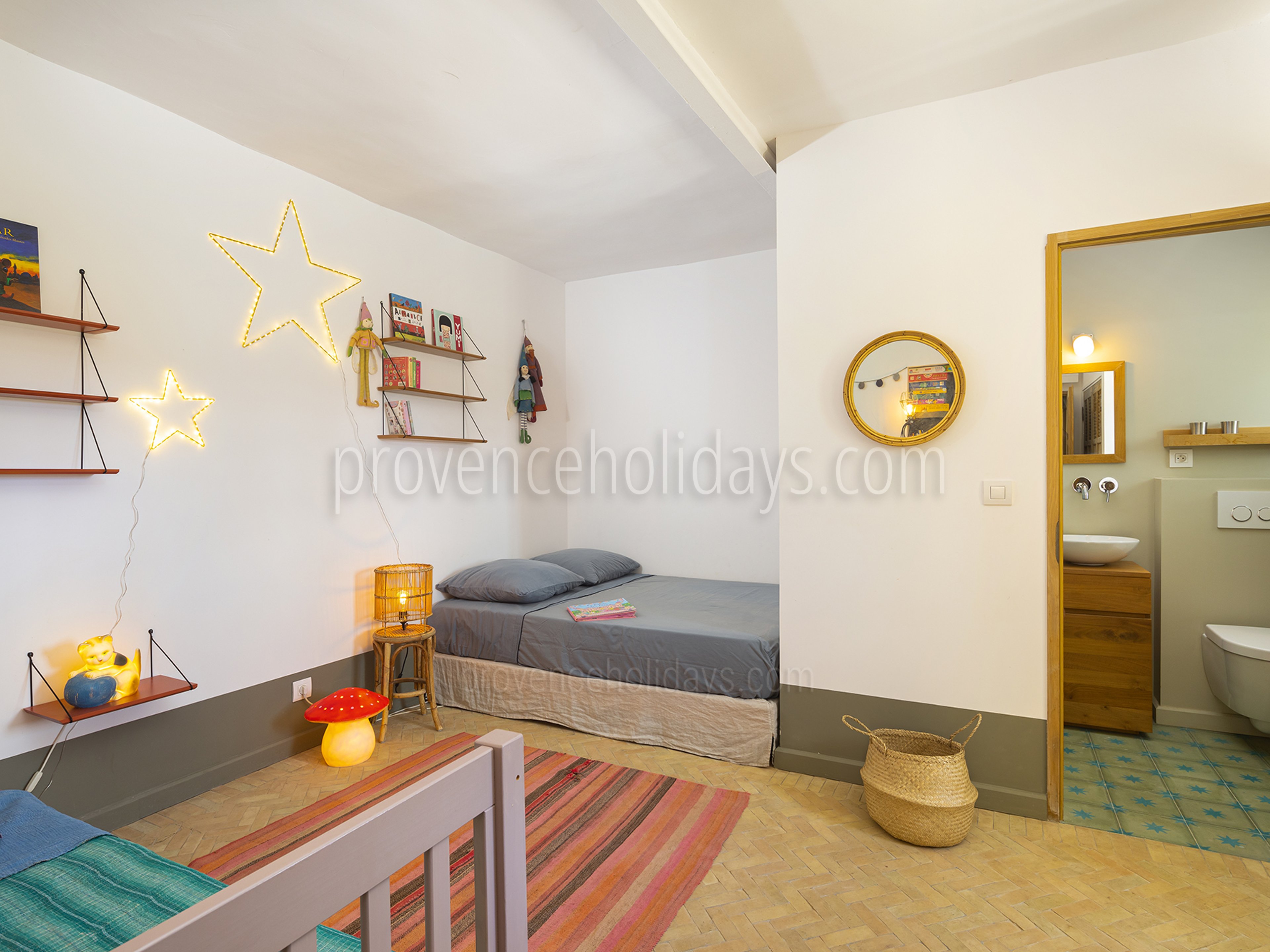 16 - Mas des Cyprès: Villa: Bedroom