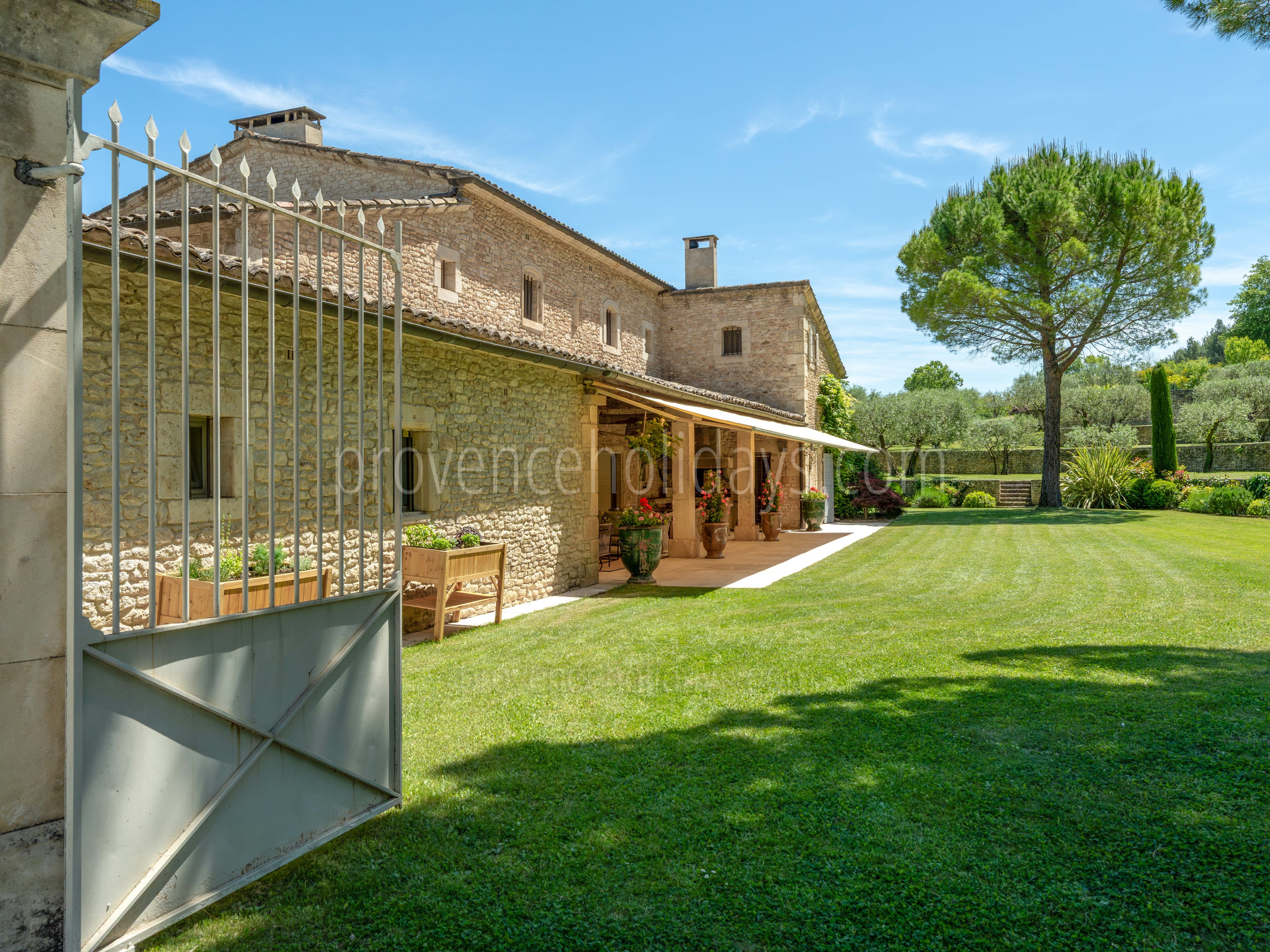 22 - Le Mas de Goult (24): Villa: Exterior