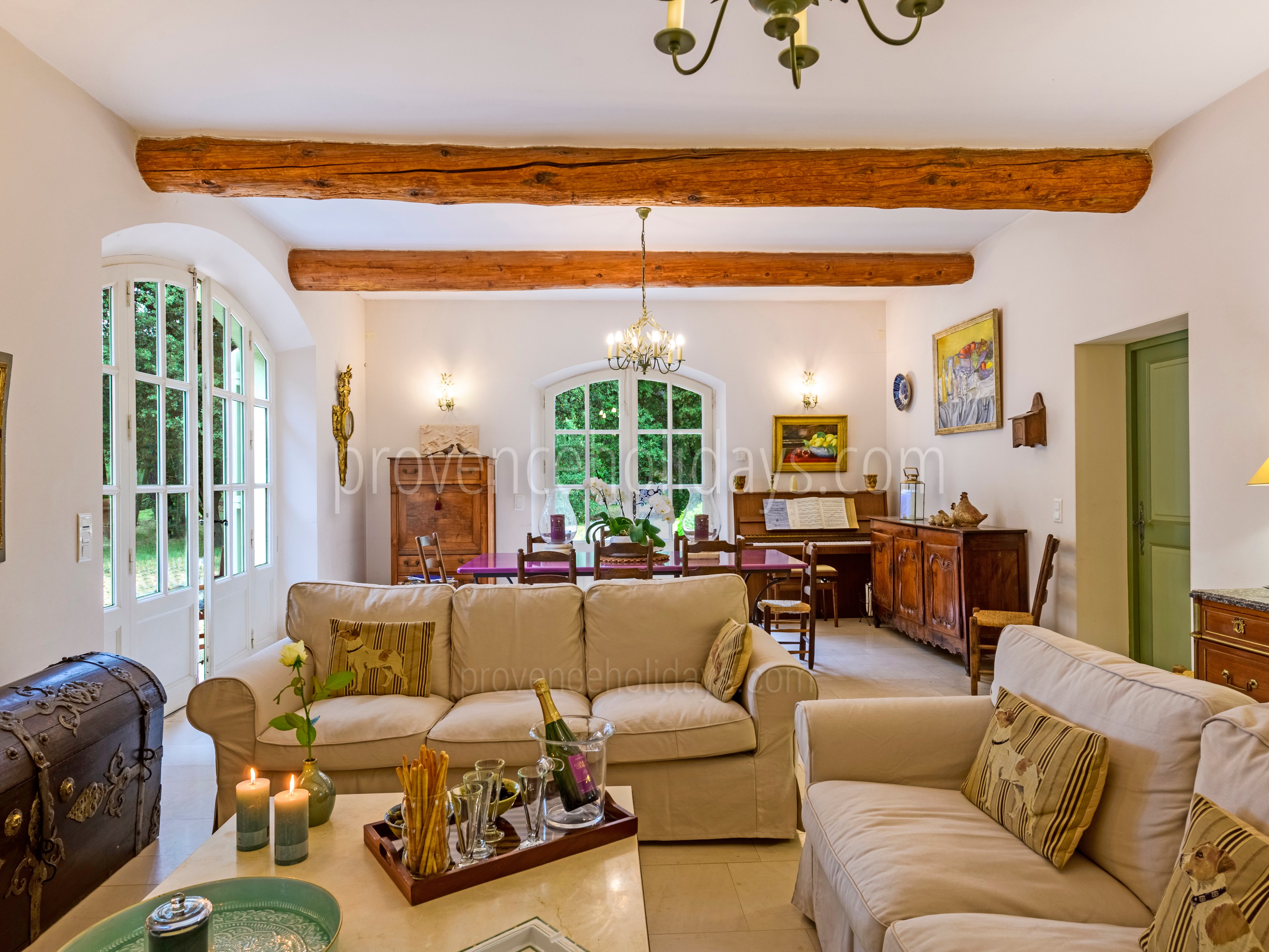 17 - Le Mas des Roses: Villa: Interior