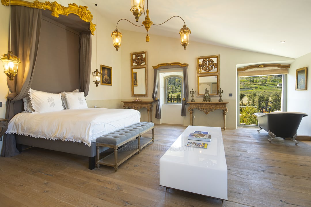 27 - Le Mas des Cyprès: Villa: Bedroom
